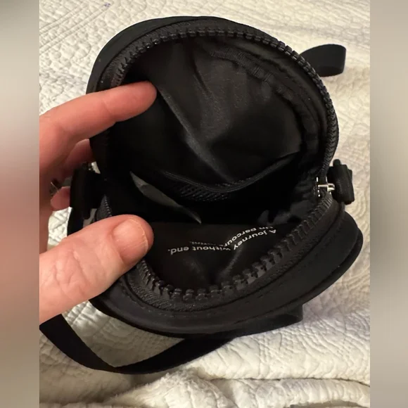 Lululemon Future Legacy Crossbody Bag Black NWT Team Canada - Picture 9 of 10